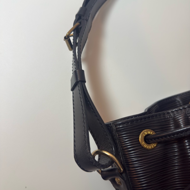 ✔️LOUIS VUITTON LV 路易威登 Epi Noe 水波紋水桶包/黑色-32