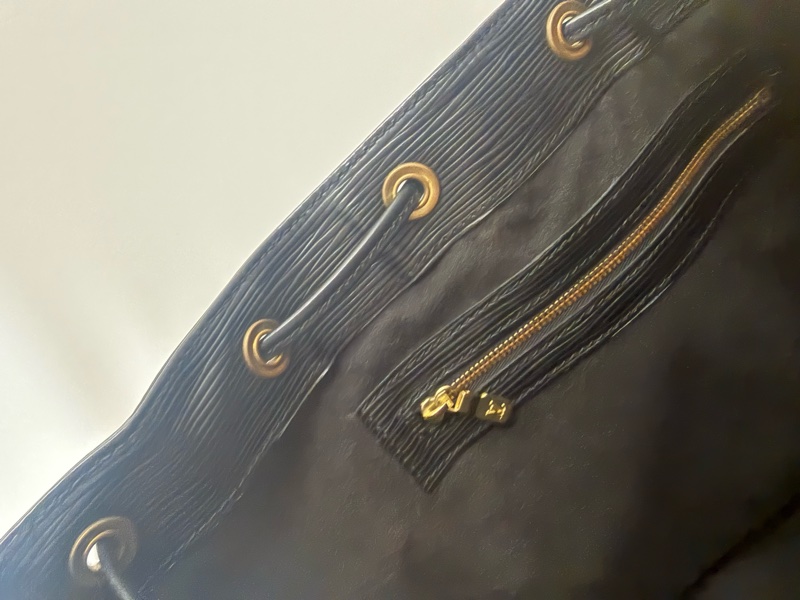 ✔️LOUIS VUITTON LV 路易威登 Epi Noe 水波紋水桶包/黑色-40