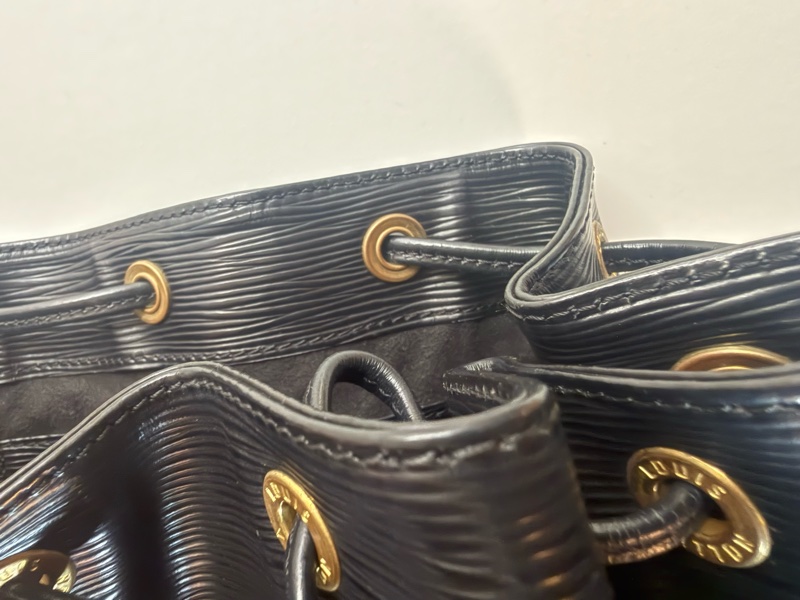 ✔️LOUIS VUITTON LV 路易威登 Epi Noe 水波紋水桶包/黑色-41