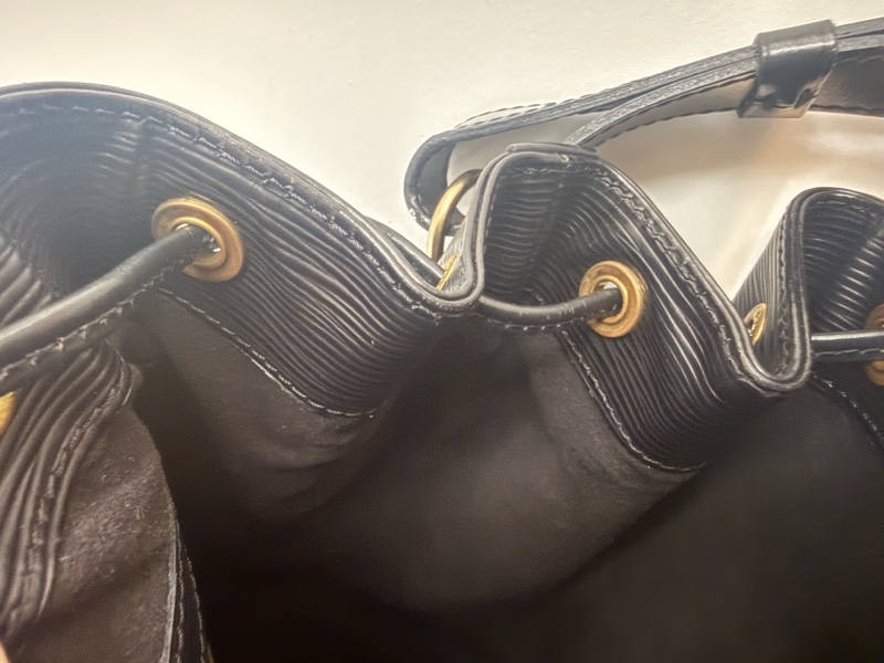 ✔️LOUIS VUITTON LV 路易威登 Epi Noe 水波紋水桶包/黑色-42