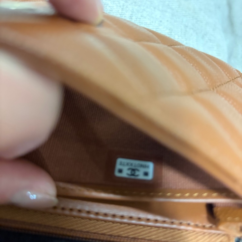 Chanel焦糖奶茶棕 荔枝皮扣式長夾 鑲鑽-9