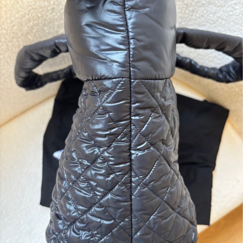 這隻包屬於香奈兒 Coco Cocoon(可可繭)系列,也常被稱為「羽絨包」、「太空棉包」或「王菲同款」-2