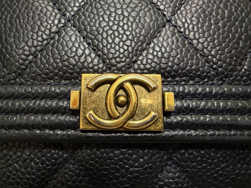 Chanel Boy 扣式長夾 深藍色荔枝紋牛皮配復古金扣-1