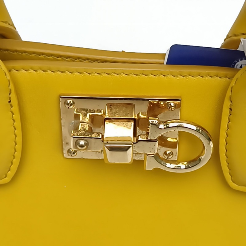 FERRAGAMO 黃色牛皮studio手提包-4
