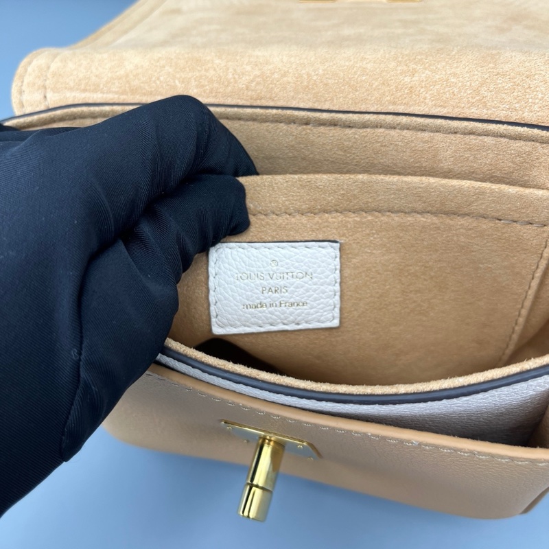 ✨99新🆕LV /路易威登lockme新款單肩包白拼卡其色斜挎包 芯片款 金扣 兩條肩帶✅正品-3
