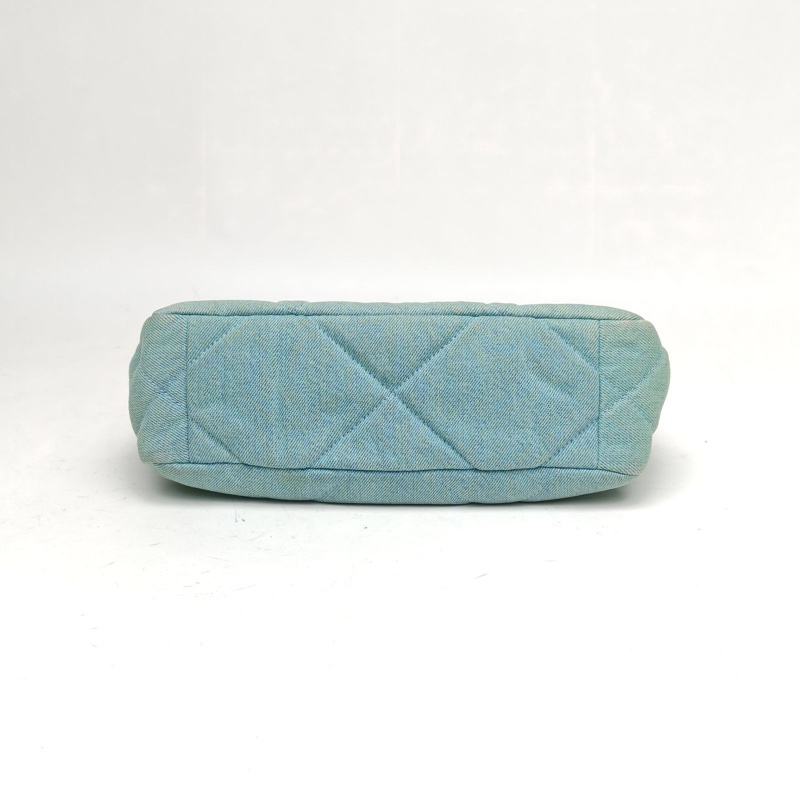 CHANEL 19BAG口蓋包小號淺藍色帆布31開金銀扣肩背包-3