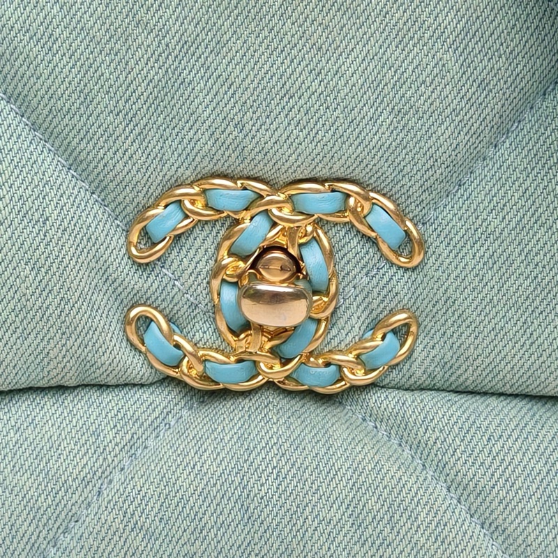 CHANEL 19BAG口蓋包小號淺藍色帆布31開金銀扣肩背包-4