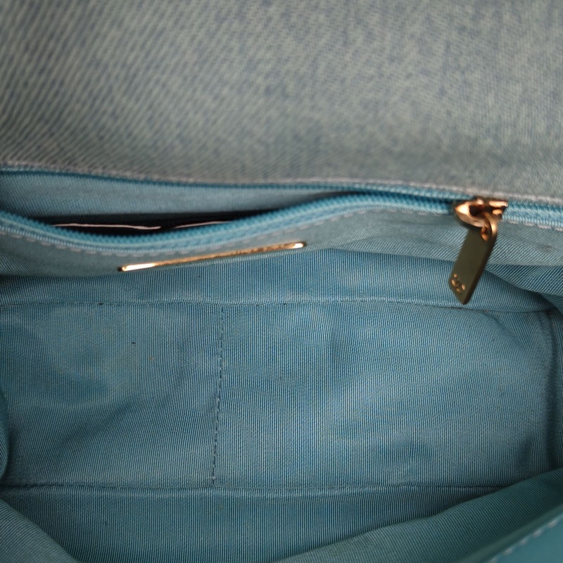 CHANEL 19BAG口蓋包小號淺藍色帆布31開金銀扣肩背包-5