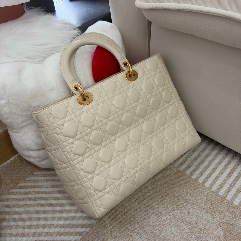 便宜秒!Dior Lady Dior 7格戴妃 奶油白金扣-1