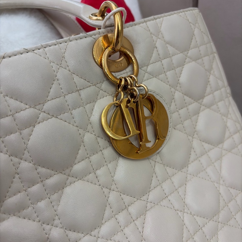 便宜秒!Dior Lady Dior 7格戴妃 奶油白金扣-4