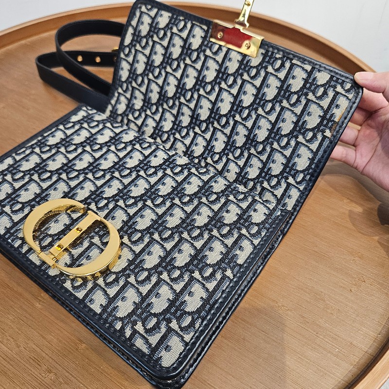 Dior montaigne 30-4