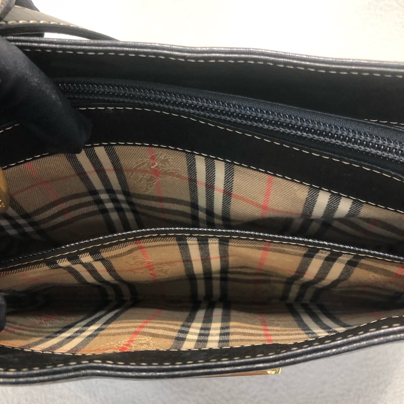 BURBERRY 金牌標誌黑色上肩包XB924-14