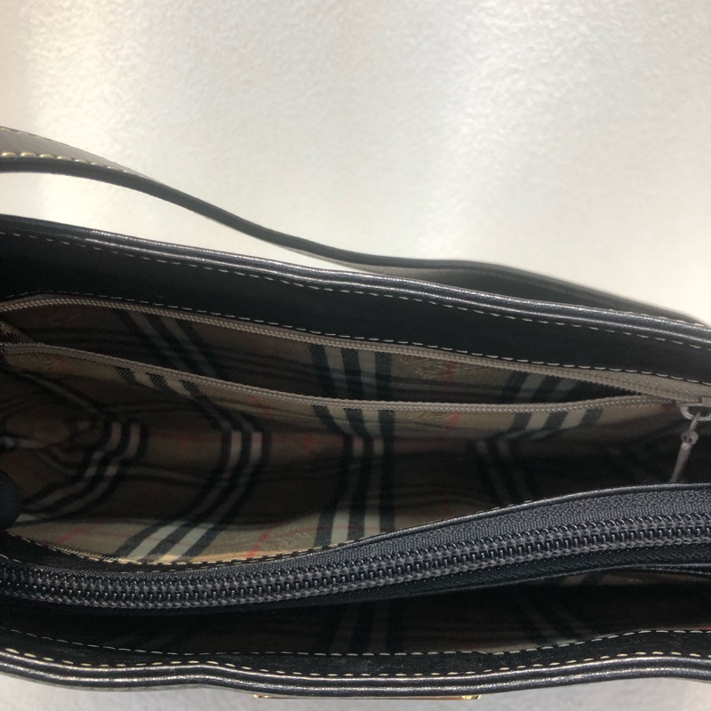 BURBERRY 金牌標誌黑色上肩包XB924-16
