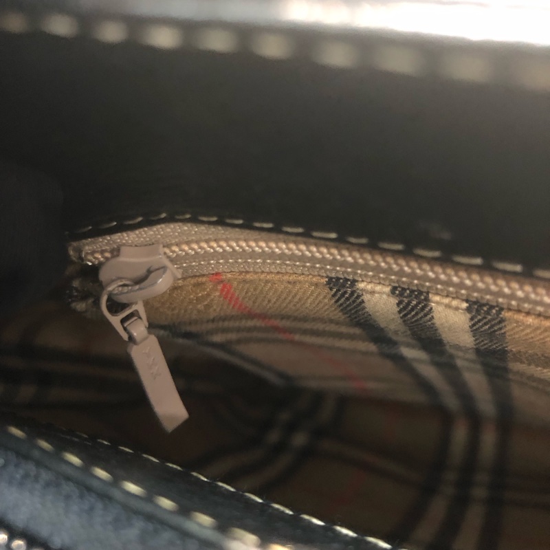 BURBERRY 金牌標誌黑色上肩包XB924-17