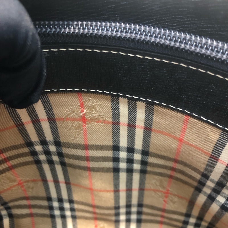 BURBERRY 金牌標誌黑色上肩包XB924-18