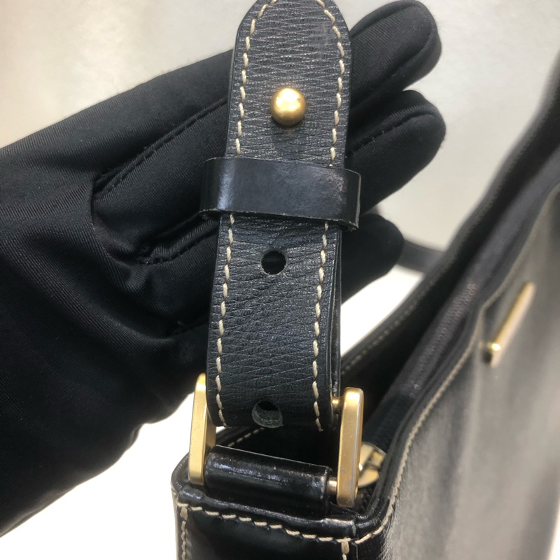 BURBERRY 金牌標誌黑色上肩包XB924-21