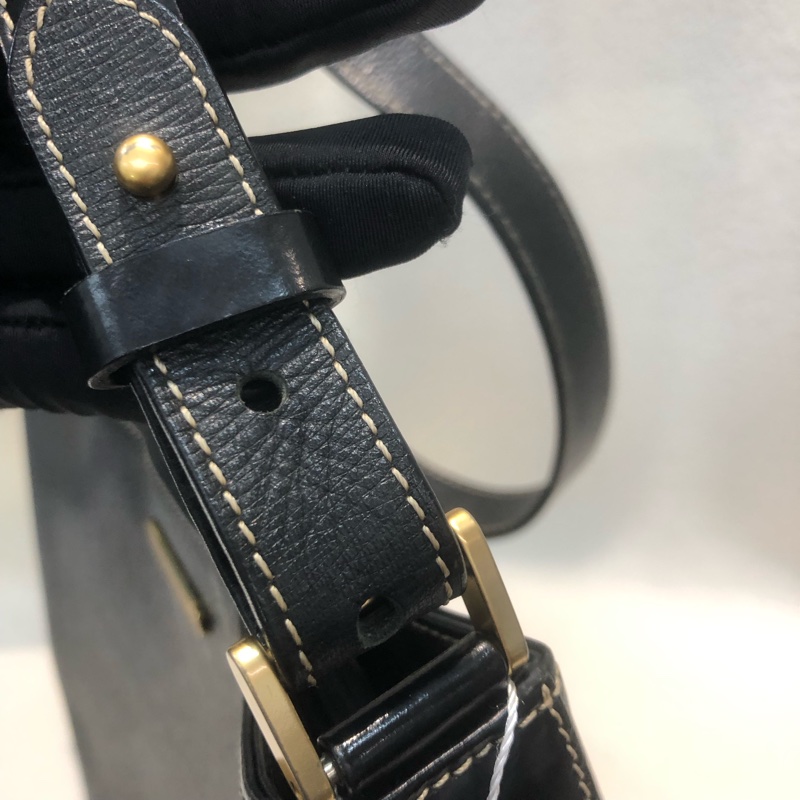 BURBERRY 金牌標誌黑色上肩包XB924-22