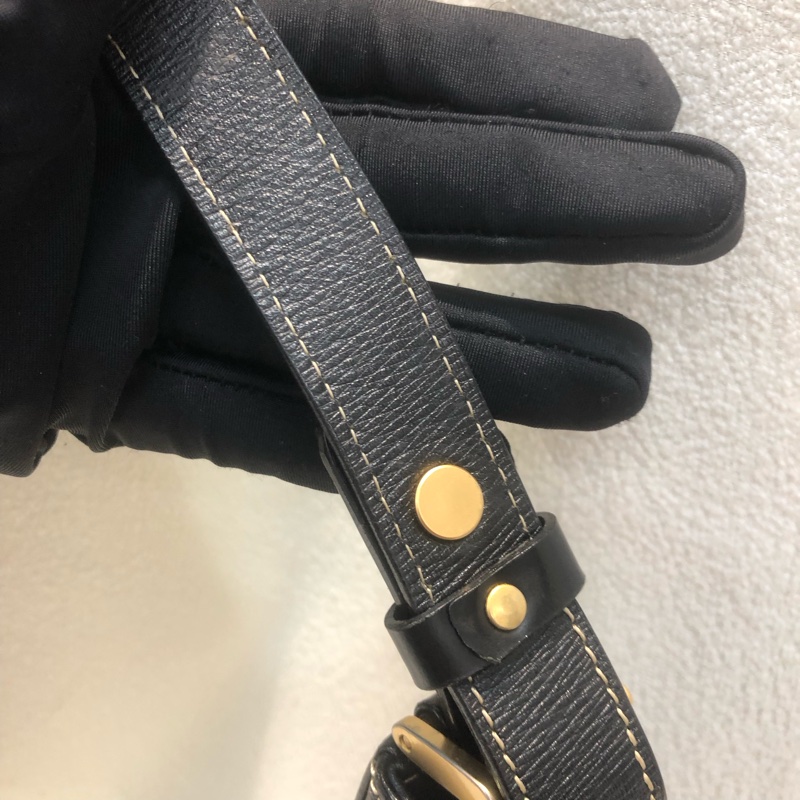 BURBERRY 金牌標誌黑色上肩包XB924-24