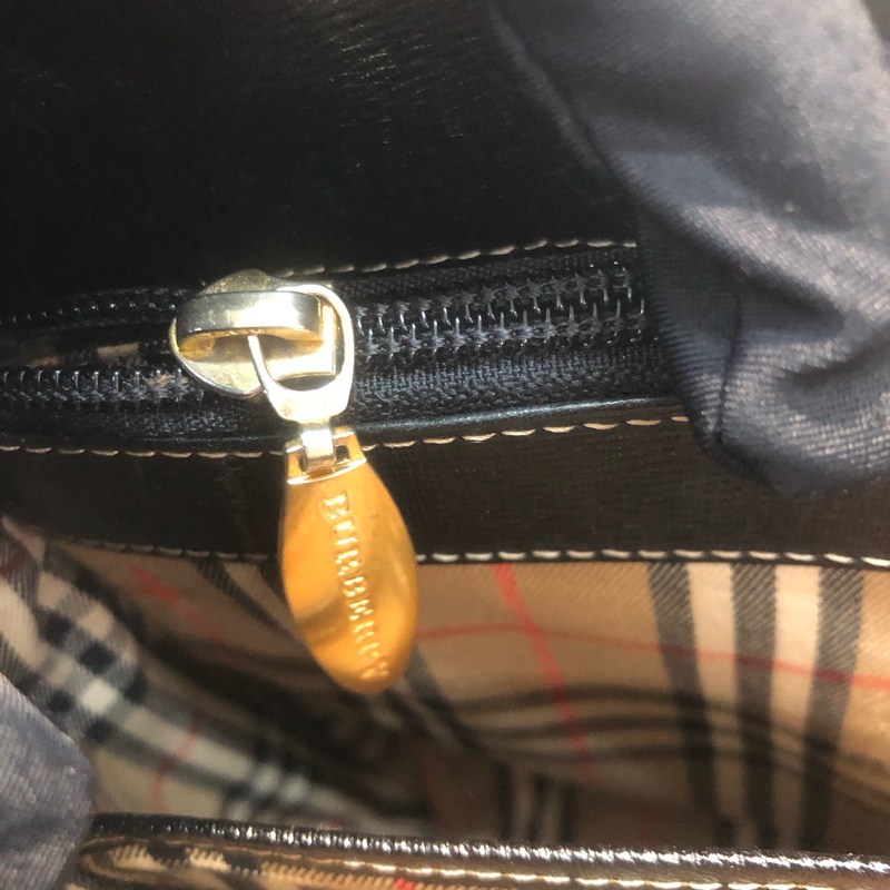 BURBERRY 金牌標誌黑色上肩包XB924-25