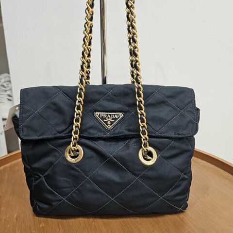 Prada 深藍色降落傘鏈條包