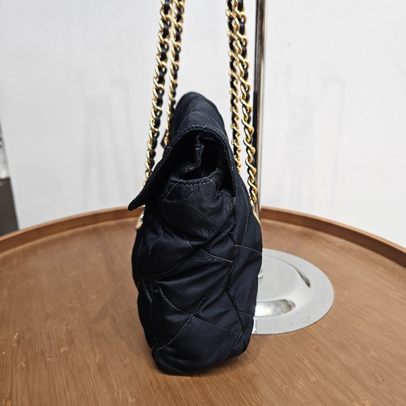 Prada 深藍色降落傘鏈條包-1
