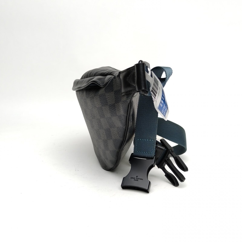 LOUIS VUITTON 黑棋格PVC2019Discovery腰包-1