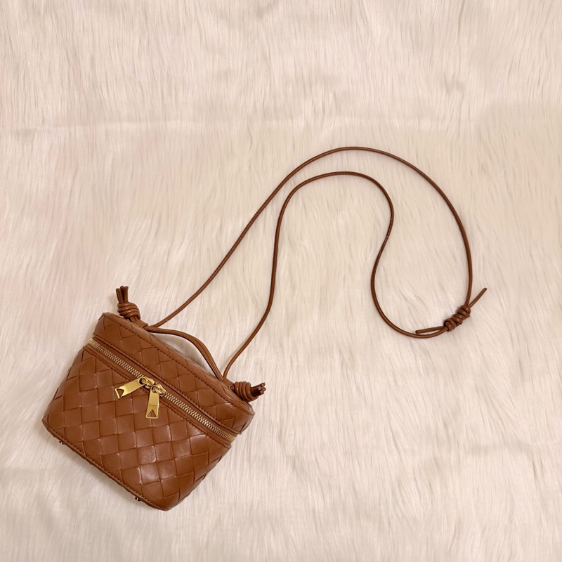 BottegaVenata★ BV金棕色編織化妝箱包vanity bag/相機包-1