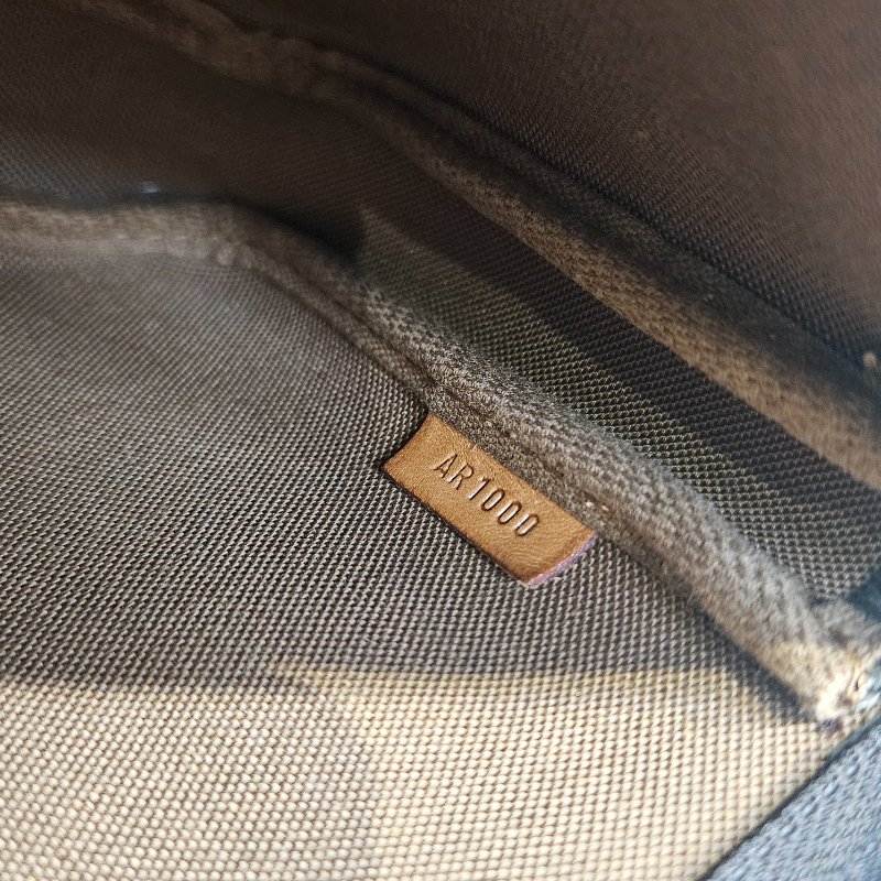LV 麻將袋 Pochette Accessoires Monogram Bag-4