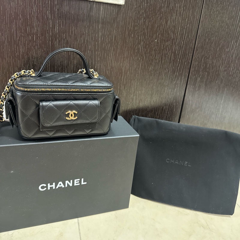 Chanel Vanity Case Cargo Black-0