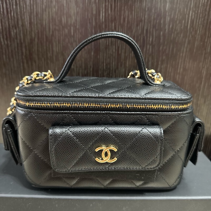 Chanel Vanity Case Cargo Black-1