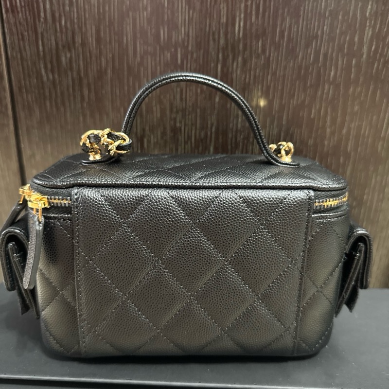 Chanel Vanity Case Cargo Black-2