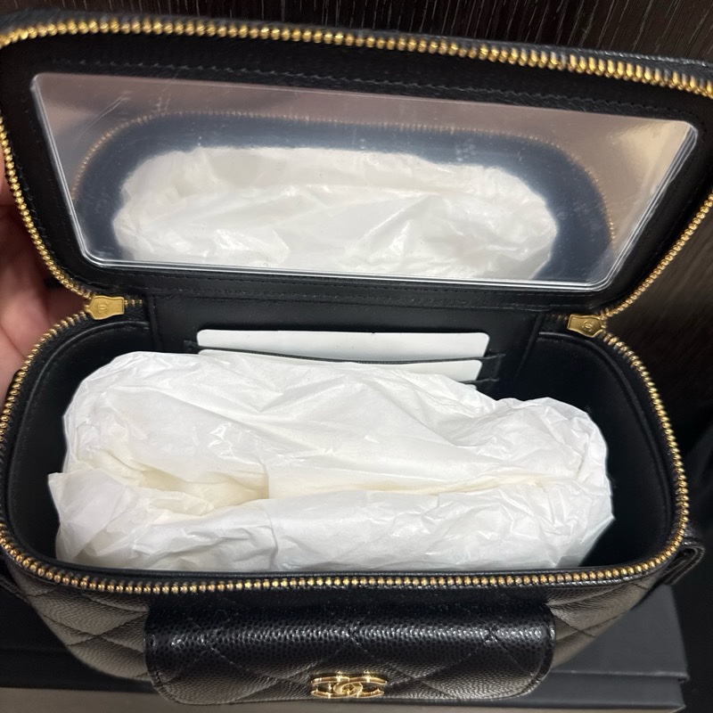 Chanel Vanity Case Cargo Black-4