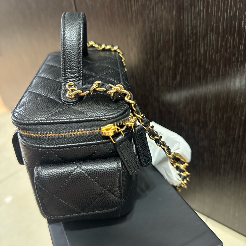 Chanel Vanity Case Cargo Black-5