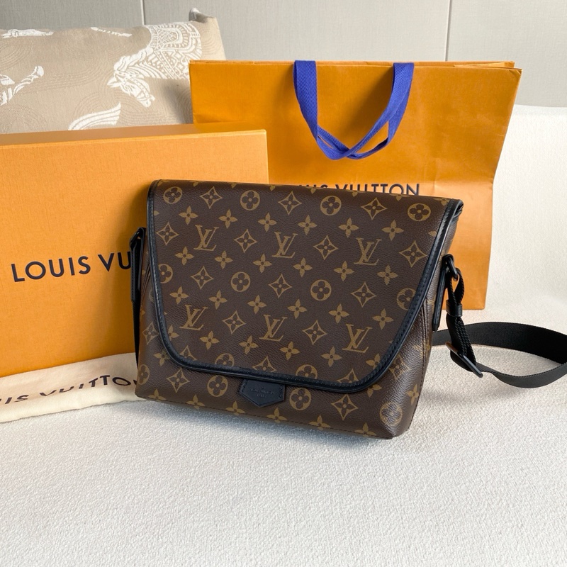 LV Magnetic老花郵差包 芯片款 尺寸約26*22*7 附件：塵袋-3