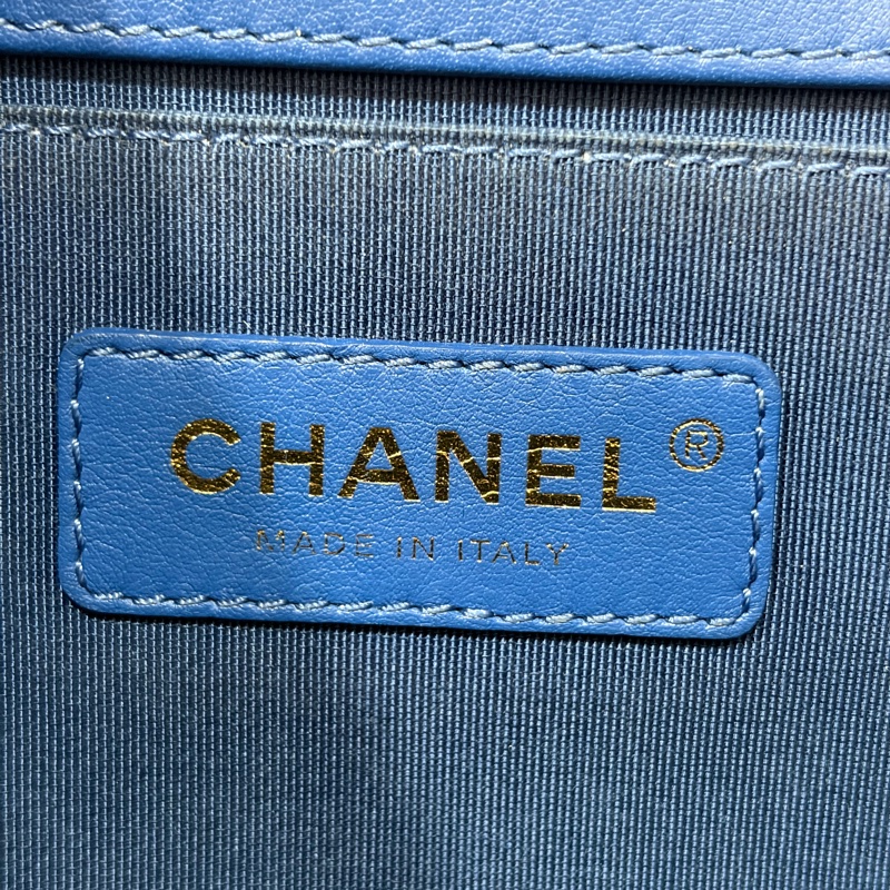 CHANEL A67086 COCO BOY 25 閃電藍羊皮 菱格 淡金釦 斜背包肩背包男孩包口蓋包-46