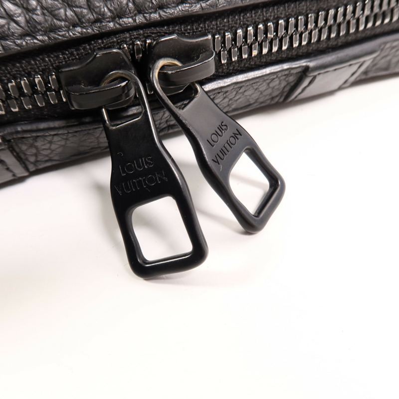 LOUIS VUITTON Monogram Taurillon Soft Trunk Wallet肩背袋-12