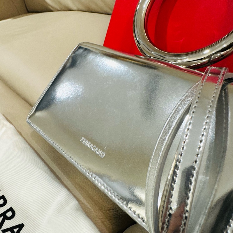 Ferragamo 菲拉格慕 銀色手提斜背包/二手美品-1