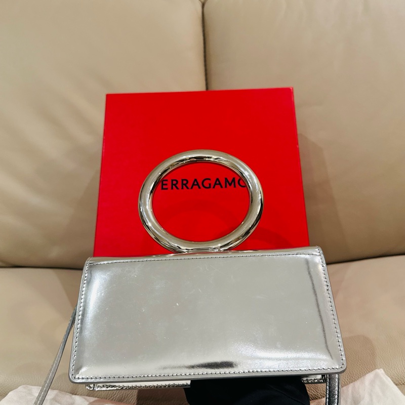 Ferragamo 菲拉格慕 銀色手提斜背包/二手美品-3