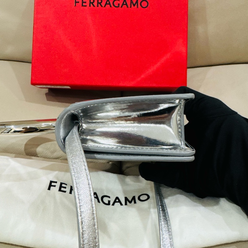 Ferragamo 菲拉格慕 銀色手提斜背包/二手美品-5