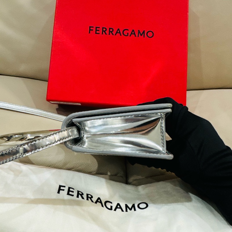 Ferragamo 菲拉格慕 銀色手提斜背包/二手美品-6