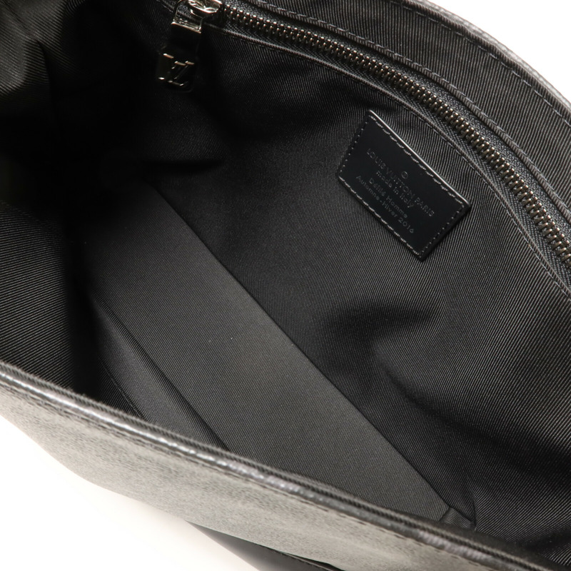 LOUIS VUITTON Monogram Eclipse Voyager肩背袋-4
