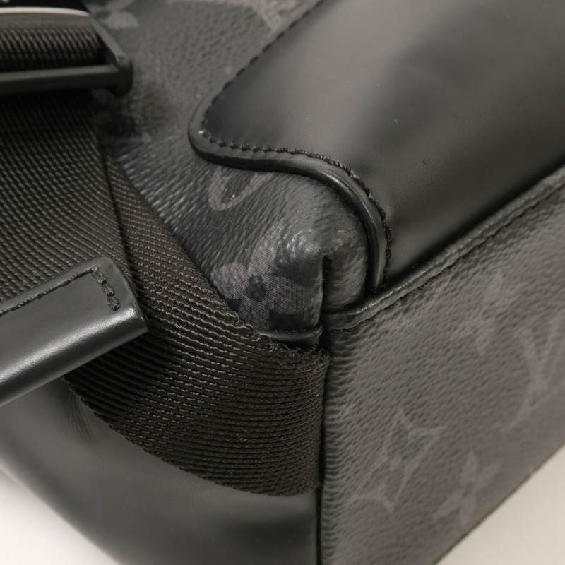 LOUIS VUITTON Monogram Eclipse Voyager肩背袋-10