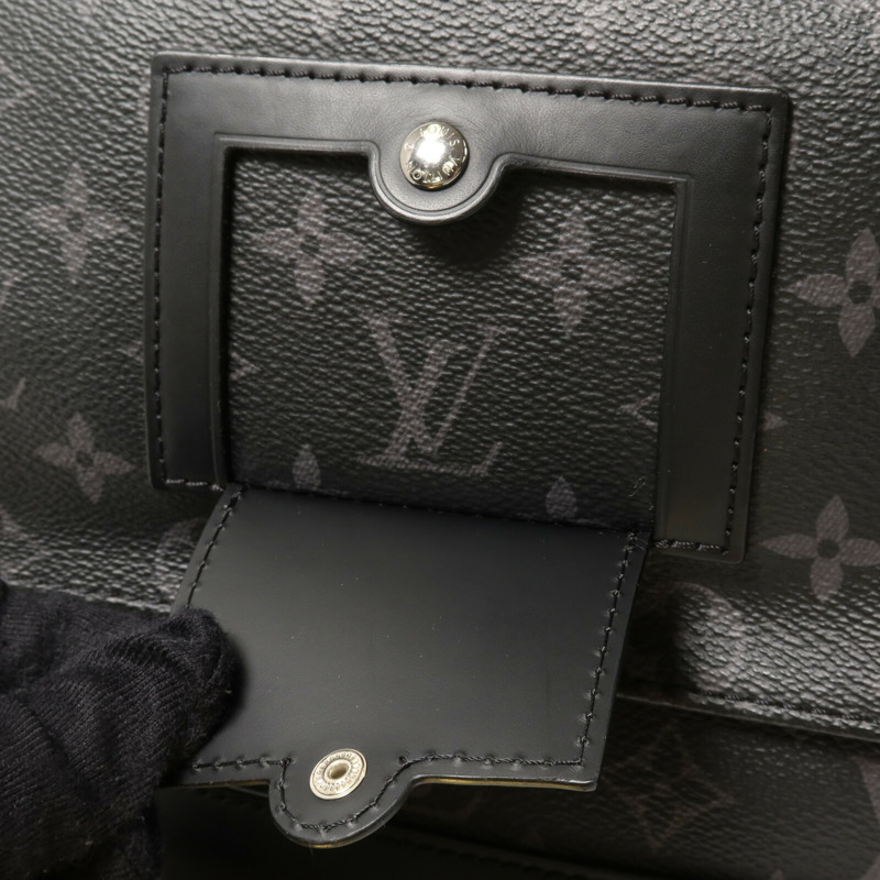 LOUIS VUITTON Monogram Eclipse Voyager肩背袋-15