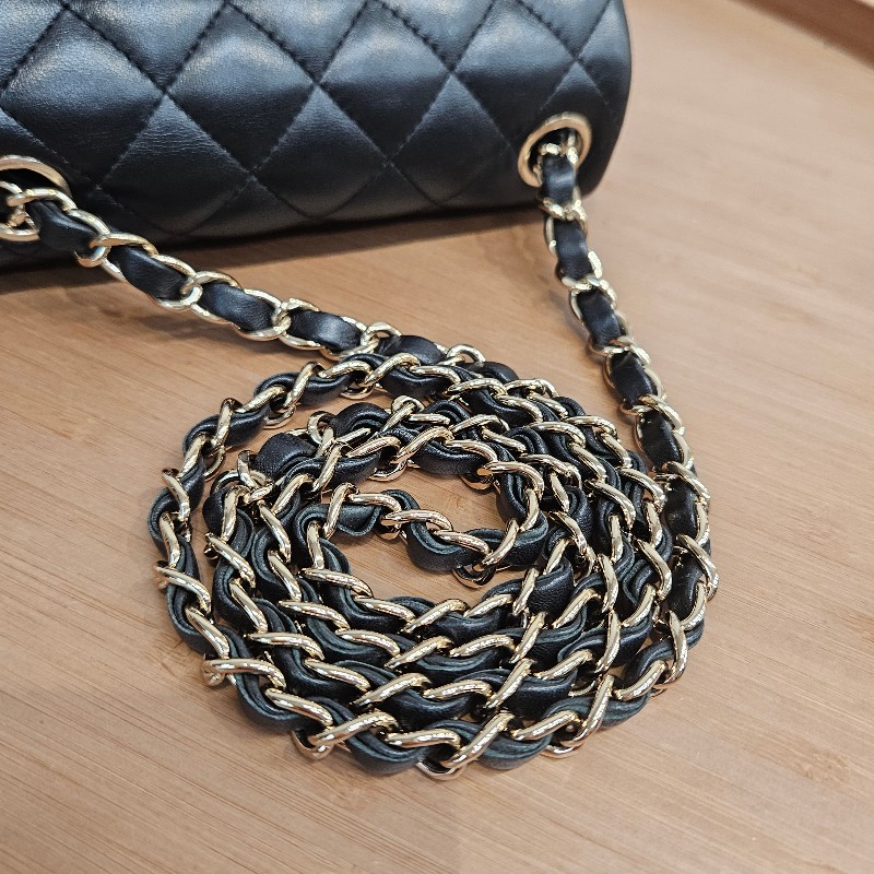 Chanel mini square 黑色羊皮銀扣-2