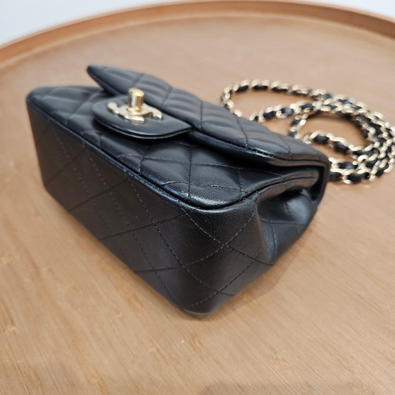 Chanel mini square 黑色羊皮銀扣-4