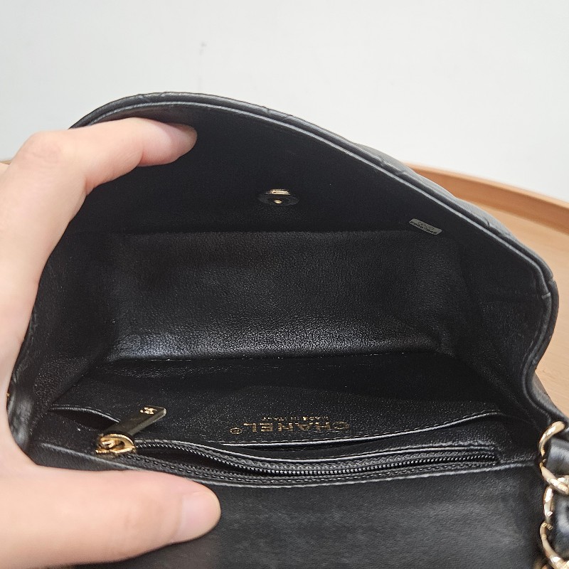 Chanel mini square 黑色羊皮銀扣-7