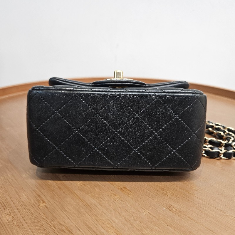 Chanel mini square 黑色羊皮銀扣-8