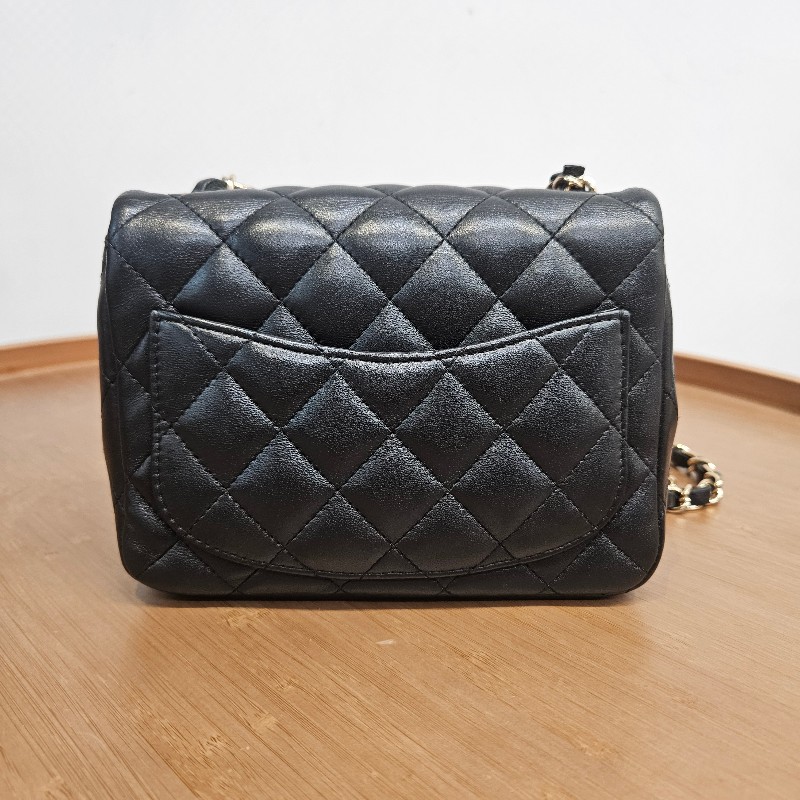 Chanel mini square 黑色羊皮銀扣-9