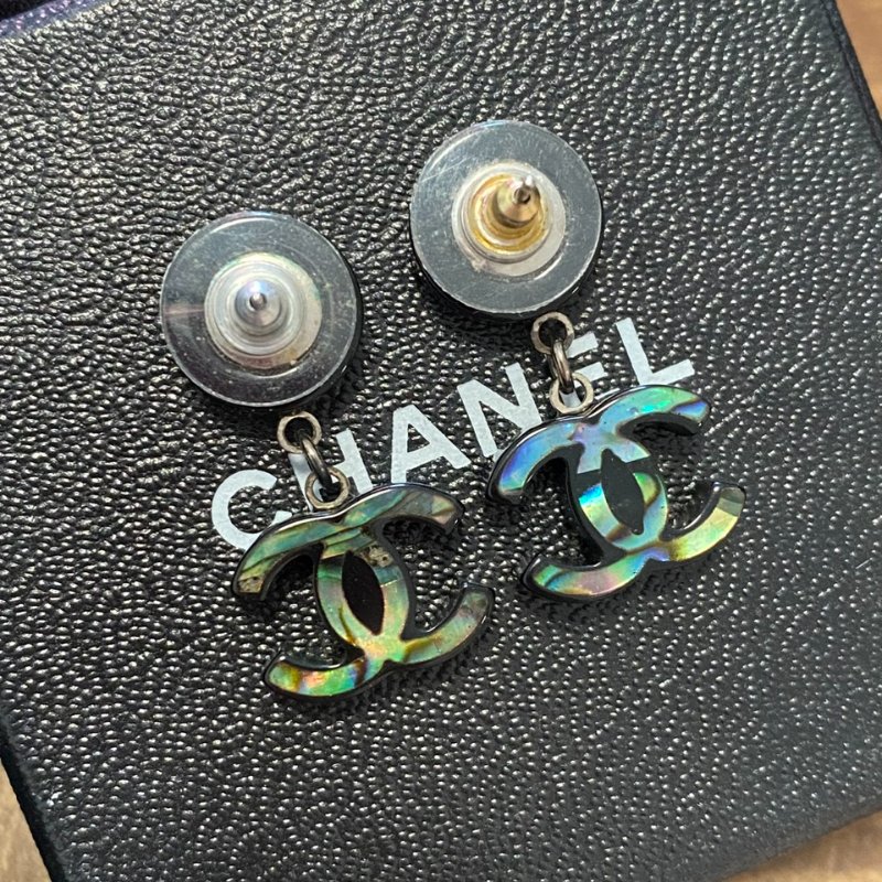 Chanel正品 12P鮑魚貝雙C耳環-6