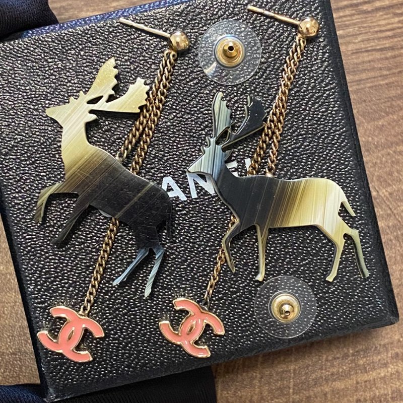 Chanel正品 01A漸層小鹿垂墜雙C耳環-6
